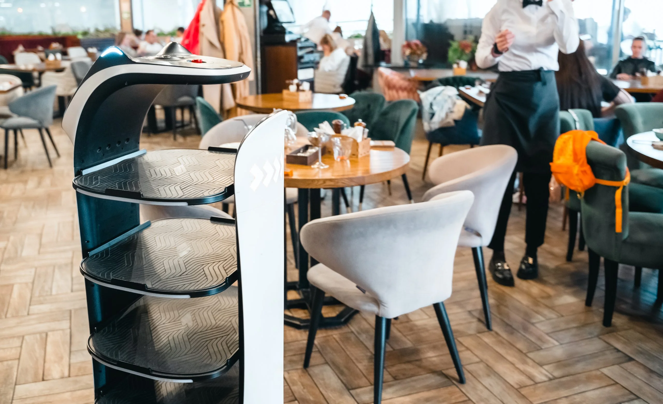Espacio de restaurante gestionado con soluciones digitales para hostelería